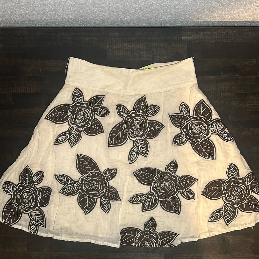 Alice + Olivia Floral Appliqué Y2K Mini Skirt Size 4